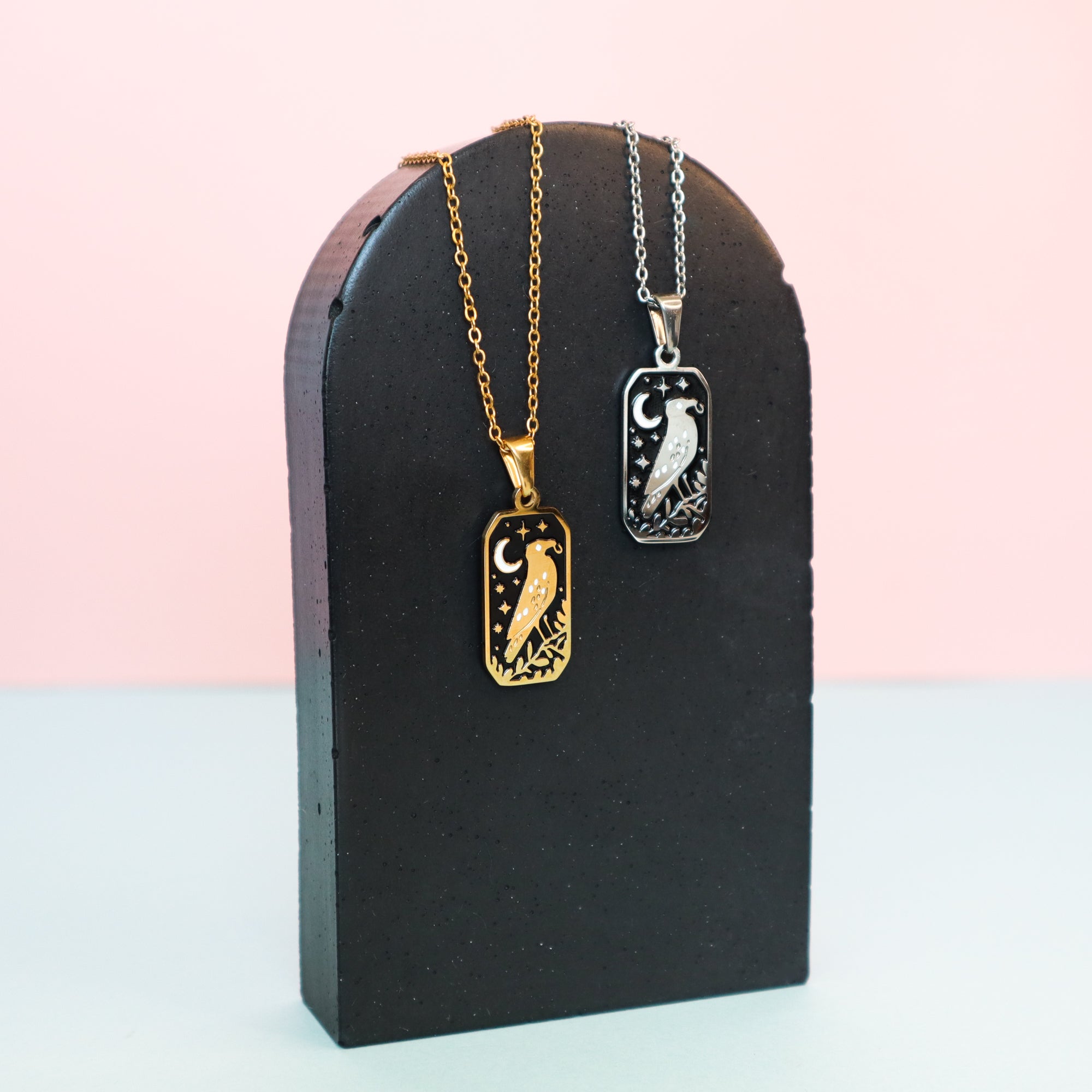 戦士ペンダントエナメルネックレス